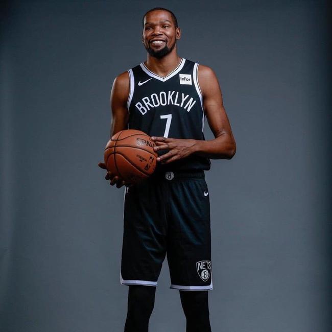 记者：吉乌飞往桑德兰的航班被推迟，但交易没告吹